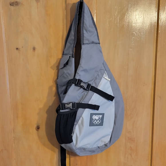 CTV 2010 Olympic side carry bag in like new shape - Picture 1 of 5
